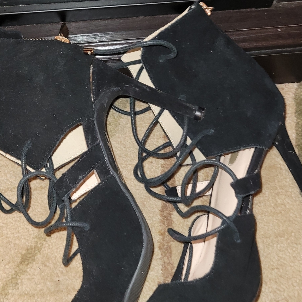 Shoes - Picture 2 of 4
